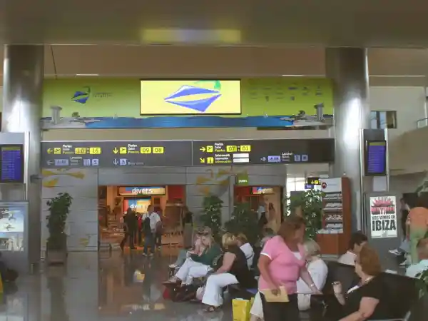 Pantalla LED P12 INTERIOR en el Aeropuerto de Menorca