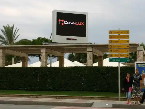 Pantalla de leds P14 exterior en Salou Tarragona
