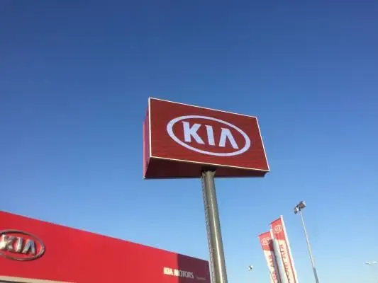 Pantalla de Led 100m2 a doble Cara en monoposte para KIA Madrid