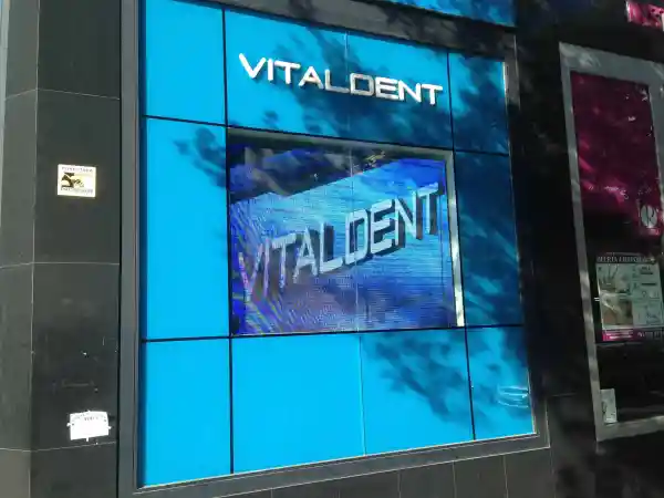 PANTALLA LED P-6 EXTERIOR CLINICA DENTAL VITALDENT