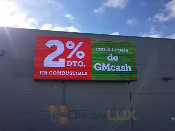 Pantalla LED exterior P16 en fachada GM Salamanca (Grup Miquel)