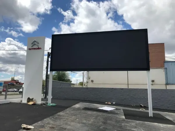 Pantalla Led Exterior P10 SMD en estructura. Citroën Guadalajara
