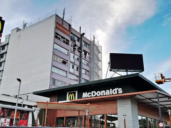 Pantalla Gigante LED 16 DIPe Exterior MC Donalds Esplugues