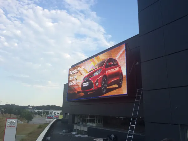 Pantalla Led Publicidad Exterior Concesionario CITROËN GIRONA