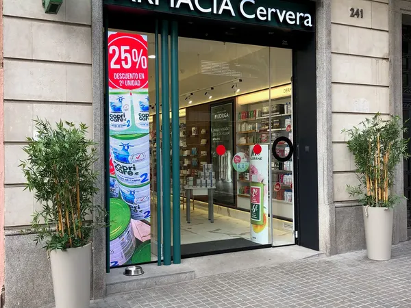 Pantalla LED Vertical P3 interior Farmacia Barcelona