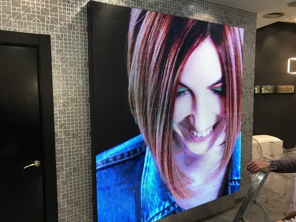 Pantalla Led P4 interior Peluquería Zaragoza