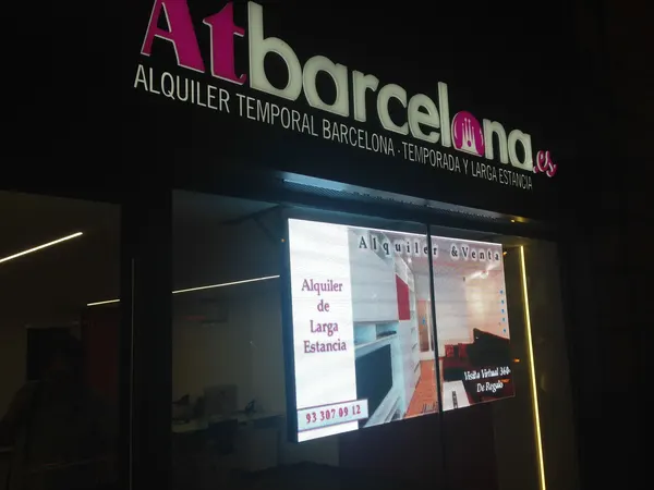 Pantalla LED P5 Interior Inmobiliaria Diagonal Barcelona