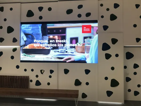 Pantalla LED P3,9 interior en Centro comercial Eroski Malaga