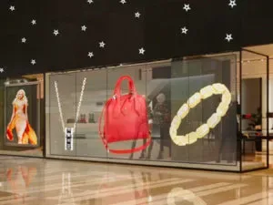 cortina led transparente en escaparate tienda retail