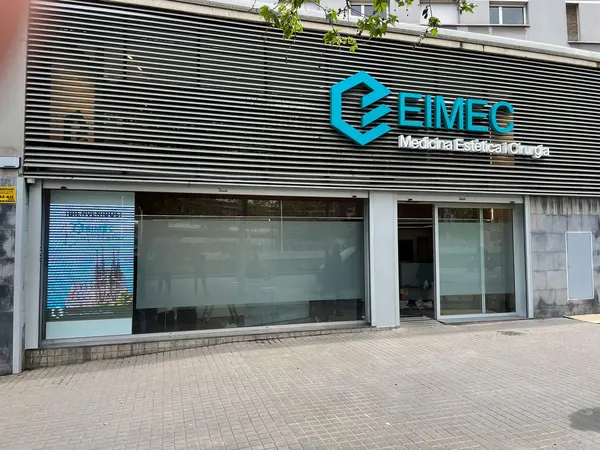 Pantalla LED exterior P4 -Clínica EIMEC (Barcelona)