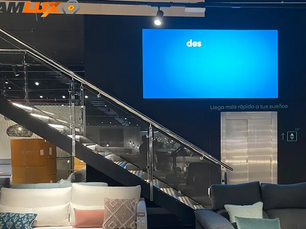 Pantalla LED en centro comercial de Valencia