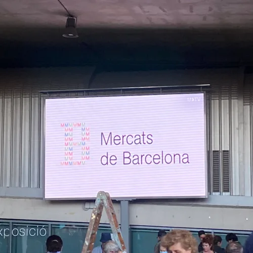Foto pantalla LED Banco Mercado antigüedades Barcelona