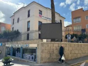 Fachada oficina de turismo LED moratalla