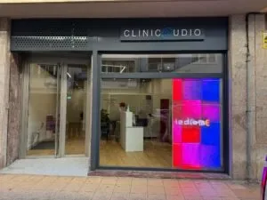 Pantallas LED escaparate clinica