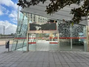 Pantalla LED en negro metro bilbao